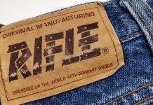Maxi-svendita per il fallimento di Rifle: jeans, camicie e scarpe a due euro