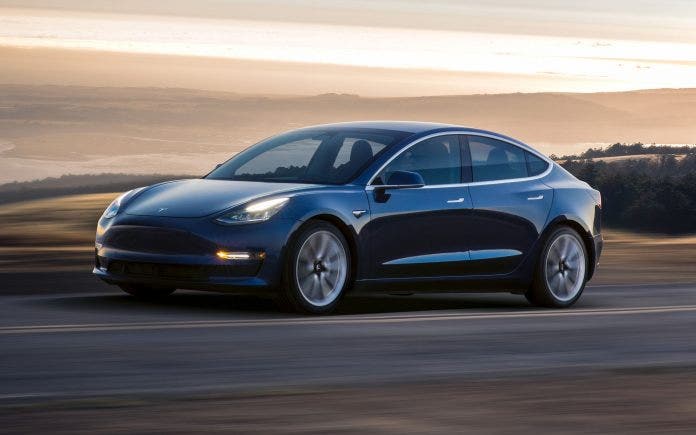 Tesla Model 3 è l’auto elettrica più venduta in Italia, superate Fiat 500 e Renault Zoe