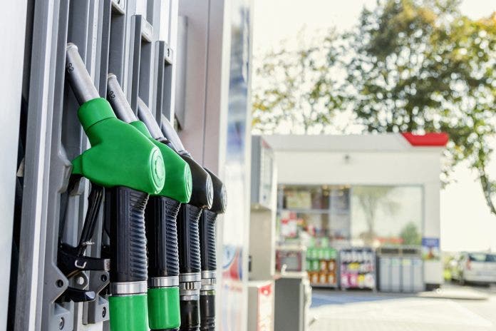 Benzina: salgono verde e gasolio, massimi da oltre un anno
